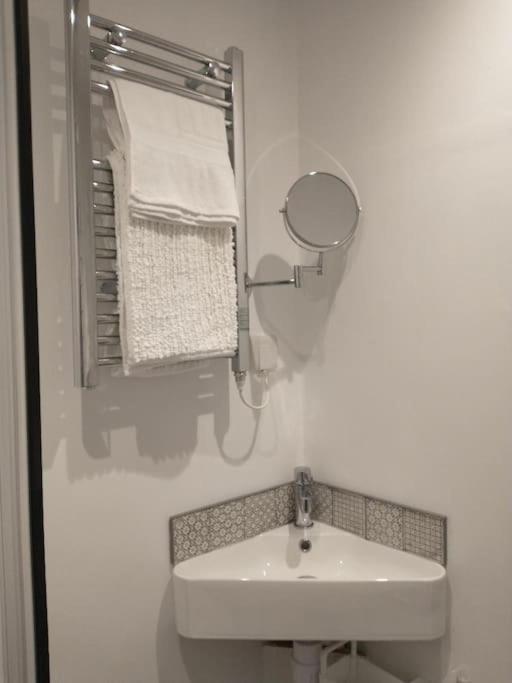 Cosy Garden Studio Room Minimum Two Night Booking Brighton Exteriör bild