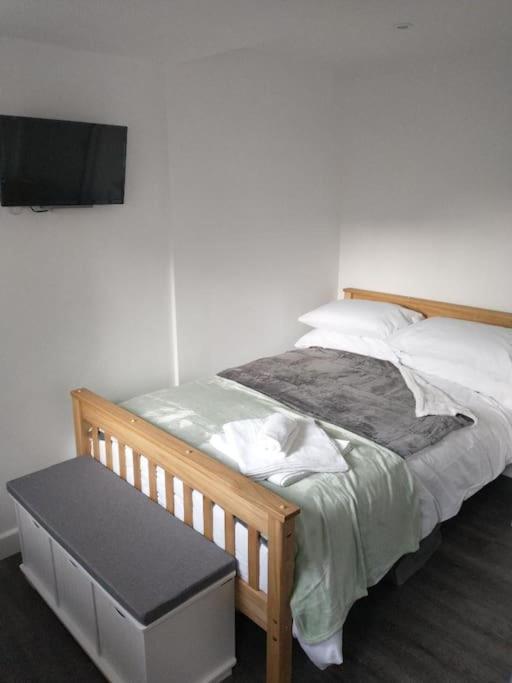 Cosy Garden Studio Room Minimum Two Night Booking Brighton Exteriör bild