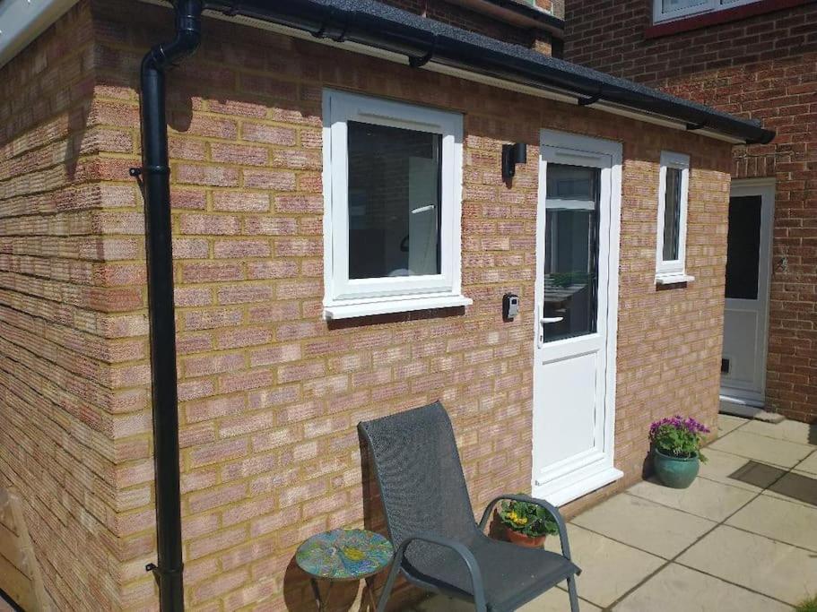 Cosy Garden Studio Room Minimum Two Night Booking Brighton Exteriör bild