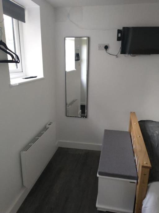 Cosy Garden Studio Room Minimum Two Night Booking Brighton Exteriör bild
